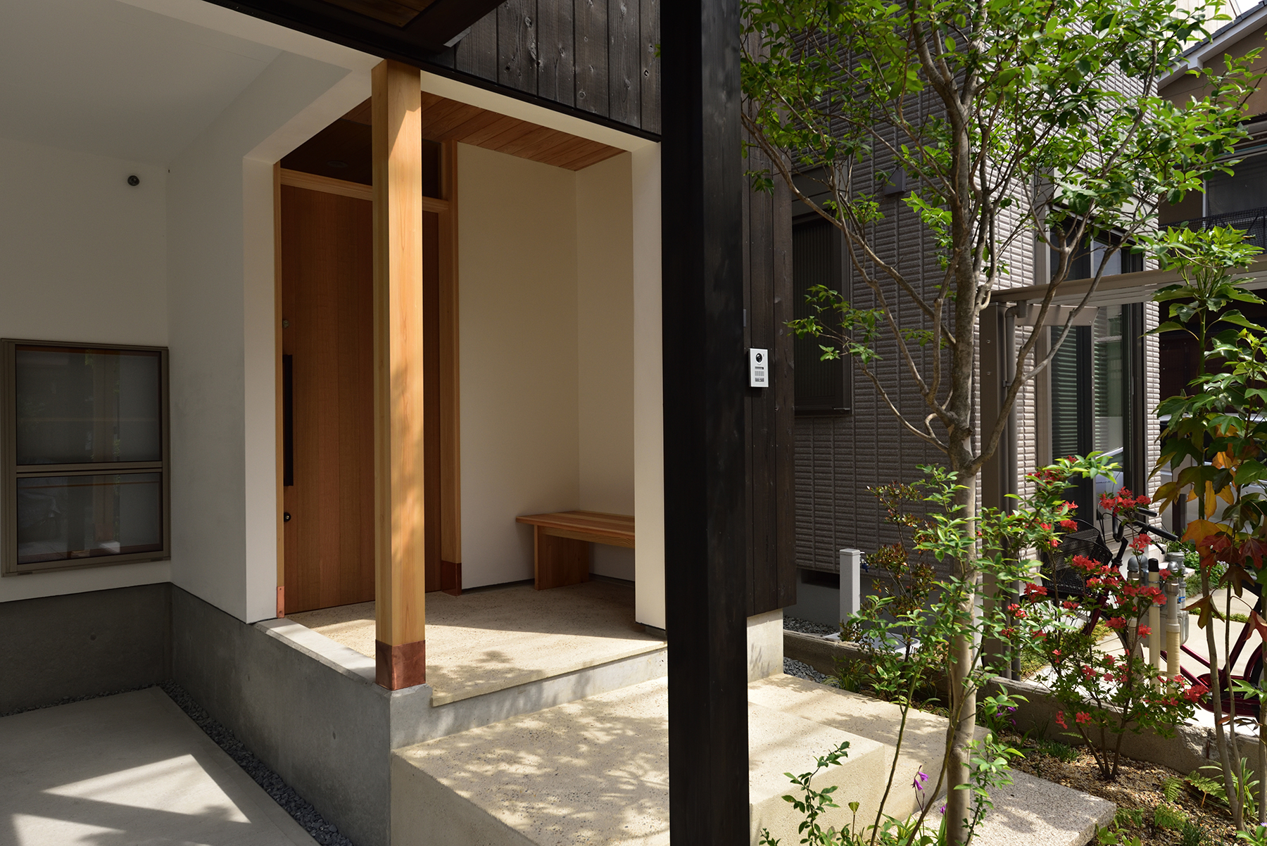 吉野杉と漆喰でつくる「桂川の家」