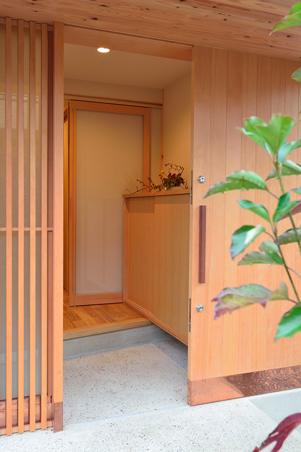 京都市左京区　木の温もりを感じる「三宅八幡の家」