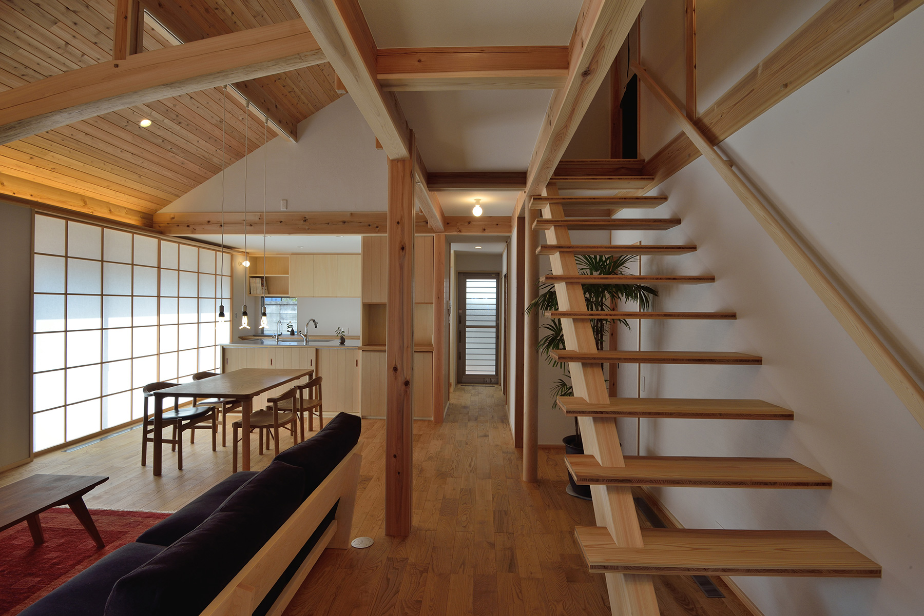 奈良市「玄関土間に薪ストーブのある家」