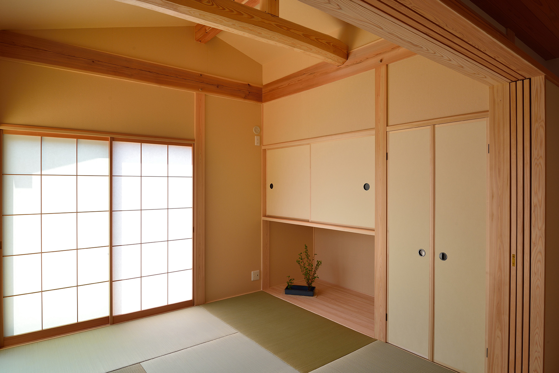 京都市「赤松の丸太梁がある力強い家」