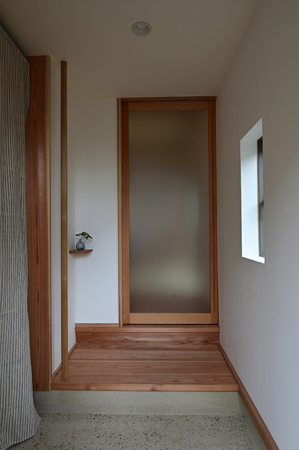 瓦屋根の小さな家