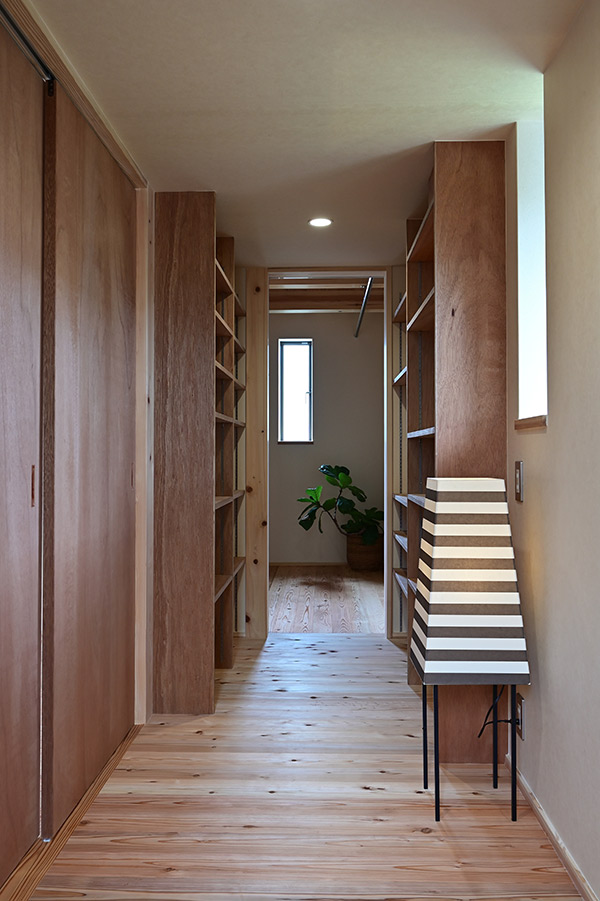 瓦屋根の小さな家