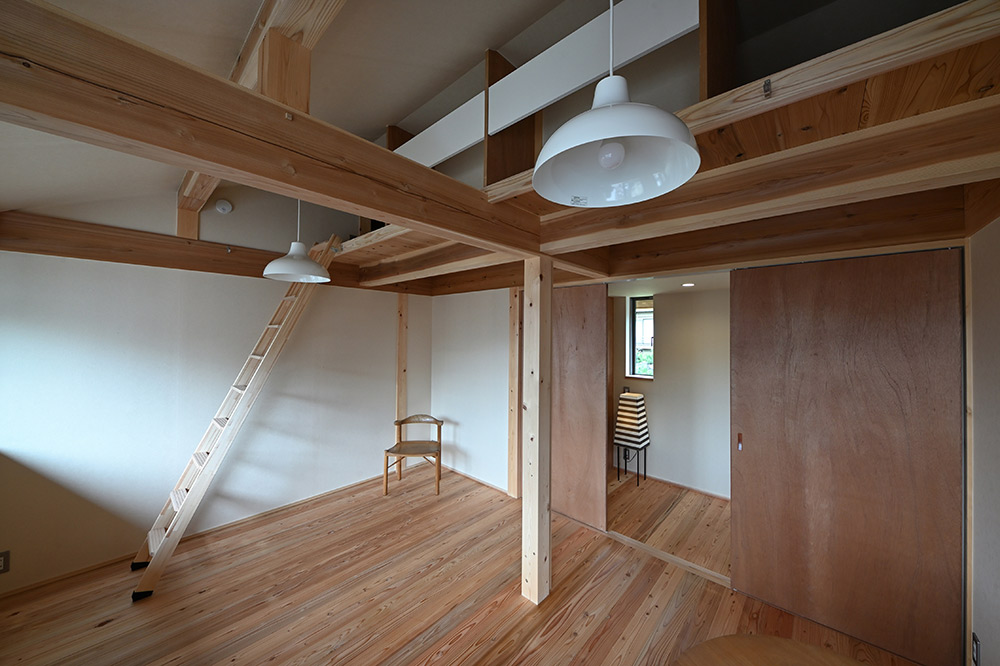 瓦屋根の小さな家