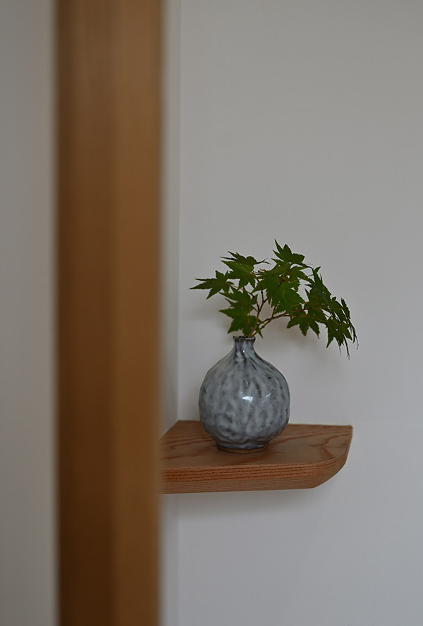 瓦屋根の小さな家