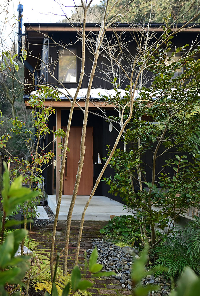 豊かな自然を感じる小さな家 