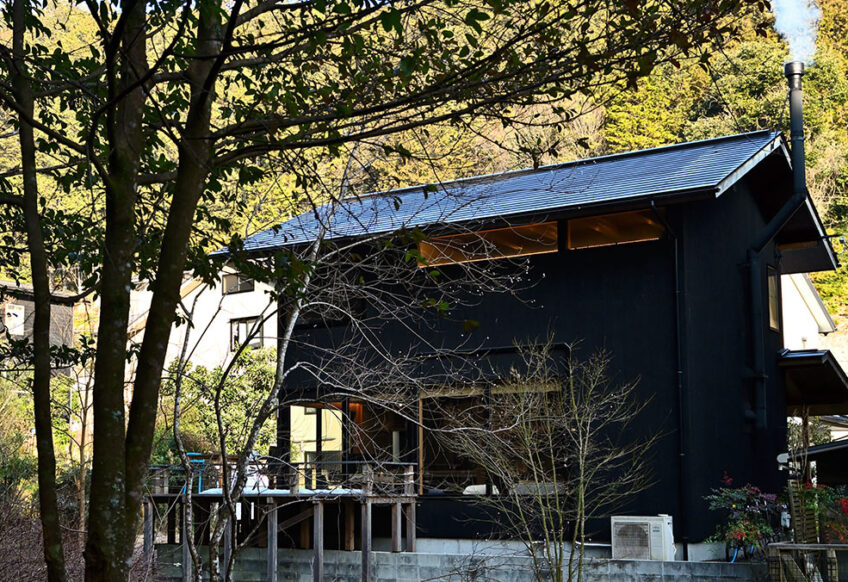 豊かな自然を感じる小さな家