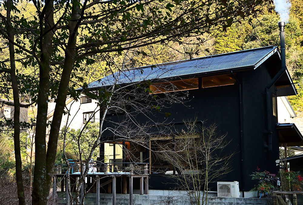 豊かな自然を感じる小さな家 