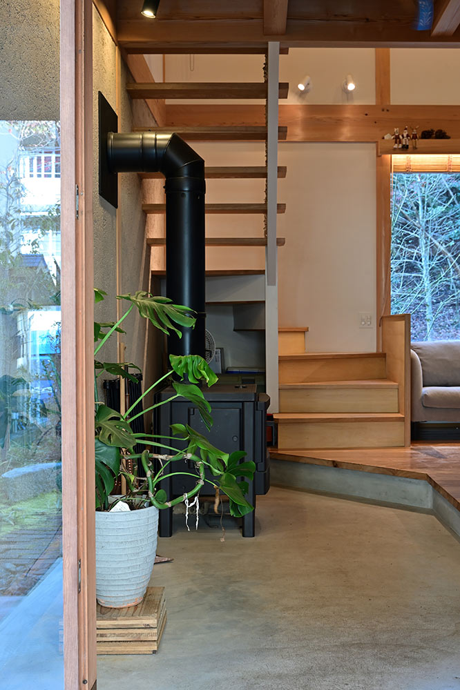 豊かな自然を感じる小さな家 