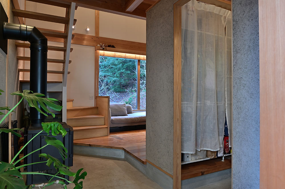 豊かな自然を感じる小さな家 