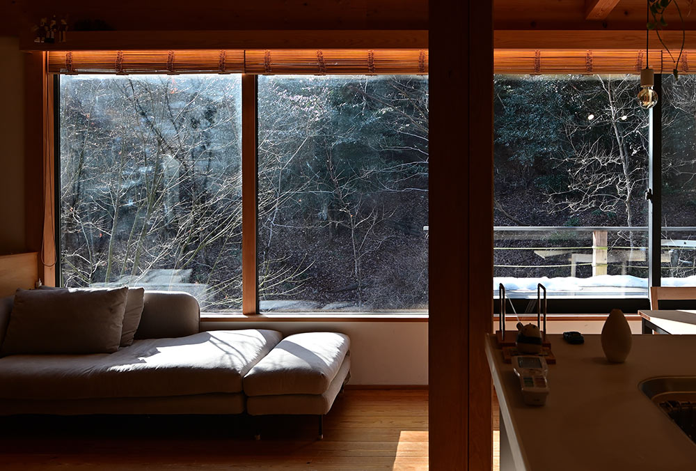 豊かな自然を感じる小さな家 