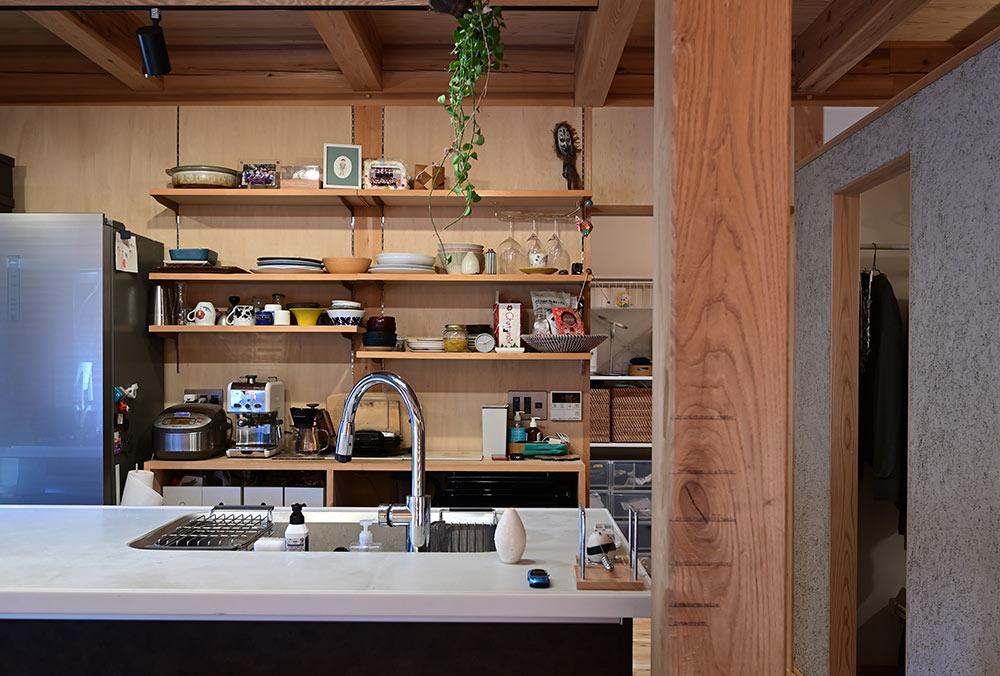 豊かな自然を感じる小さな家 