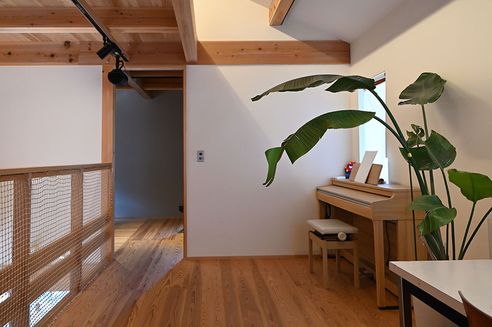 豊かな自然を感じる小さな家 