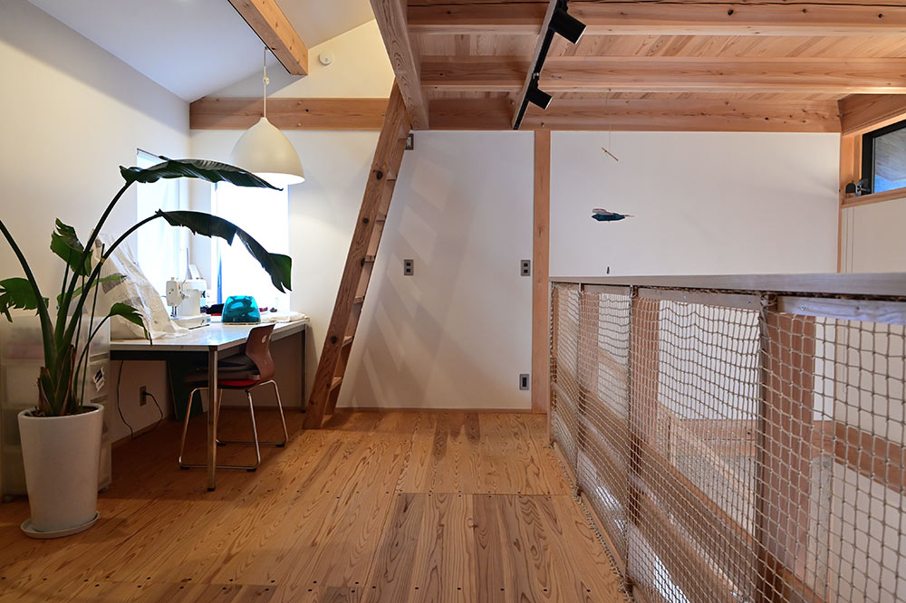 豊かな自然を感じる小さな家 