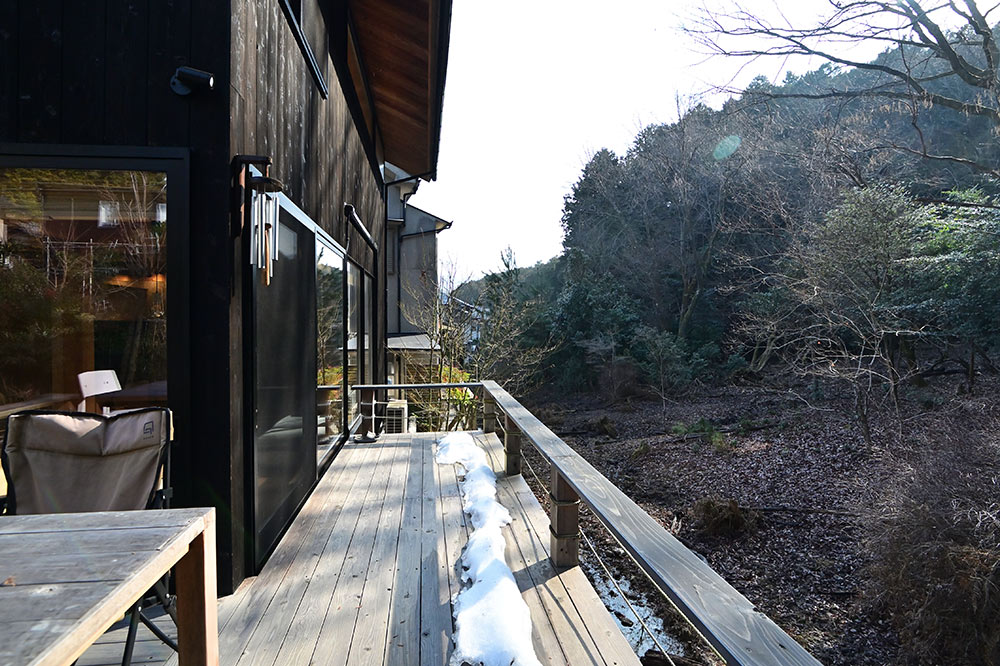 豊かな自然を感じる小さな家 