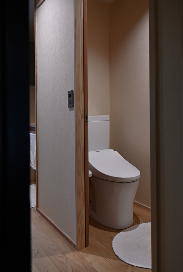 大きな吹き抜けと庭のある京町家のリノベーション「下京の家」|ツキデ工務店